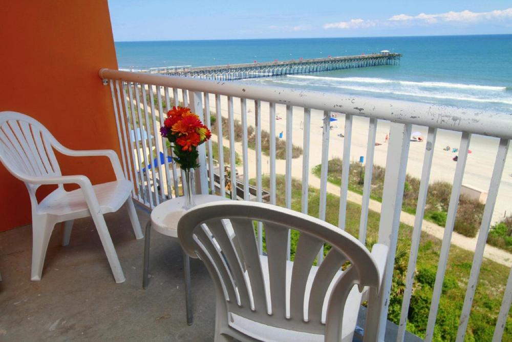 Oceanfront 2 Bedroom with Balcony interior